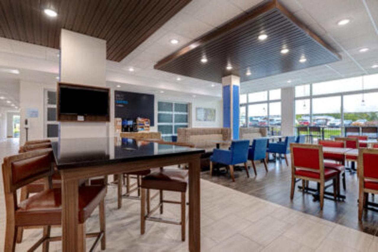 Holiday Inn Express & Suites - Grand Rapids South - Wyoming By Ihg Bagian luar foto
