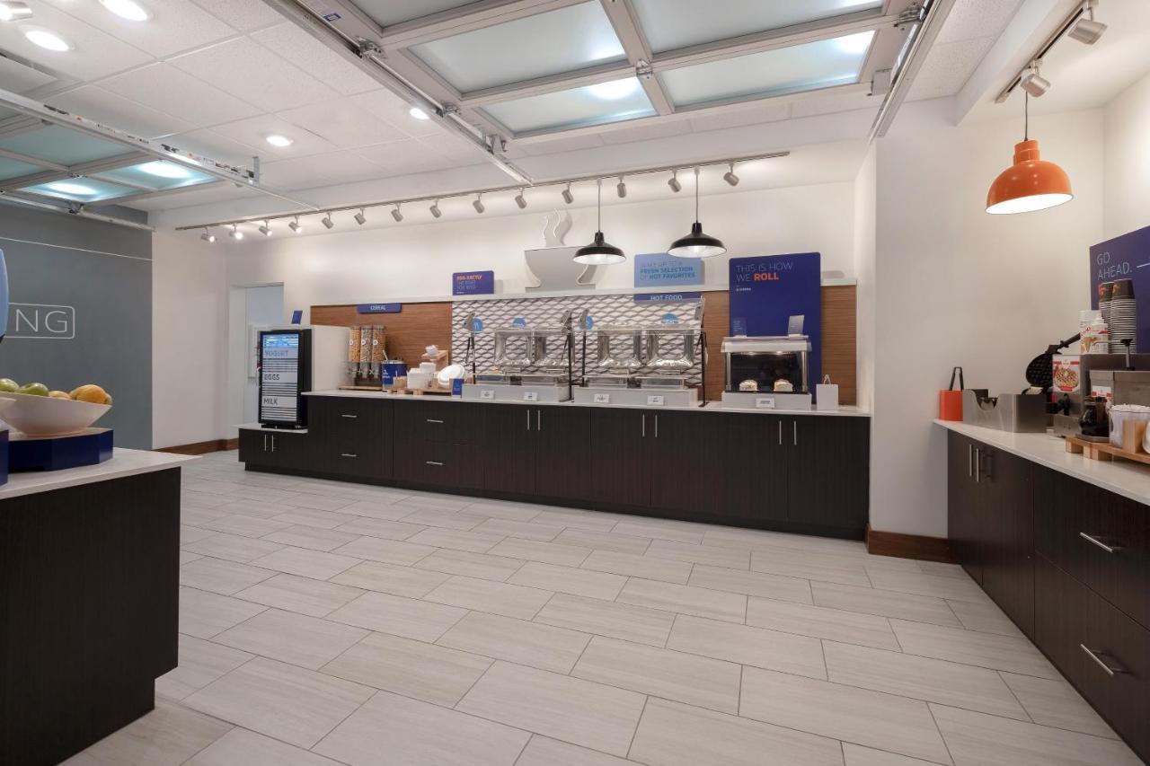 Holiday Inn Express & Suites - Grand Rapids South - Wyoming By Ihg Bagian luar foto