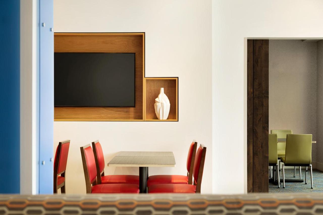 Holiday Inn Express & Suites - Grand Rapids South - Wyoming By Ihg Bagian luar foto